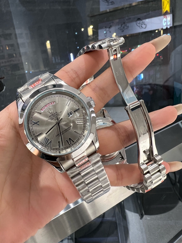 ブランド時計側面デザイン